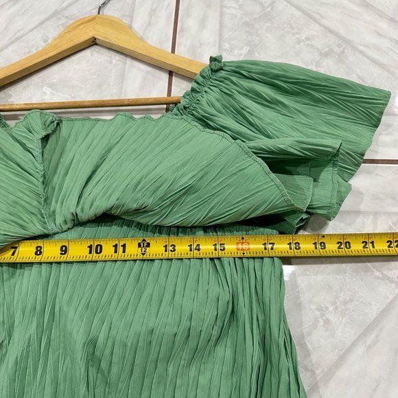Zara Blogger Fave Voluminous Green Pleated Dress Womens Size Medium Travel Style - Picture 8 of 10